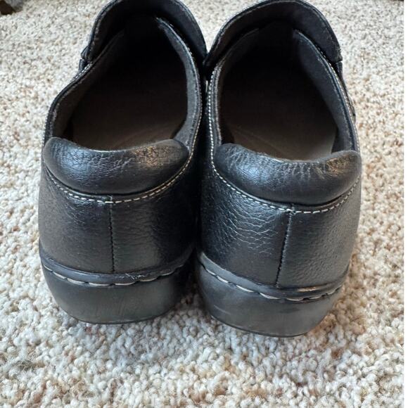 CLARKS Collection, black leather loafers, size 7 Wide - Picture 10 of 10
